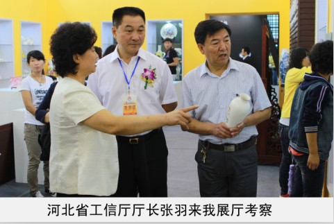 男生用大鸡巴捅美女小骚逼小视频省工信厅厅长来我厅考察